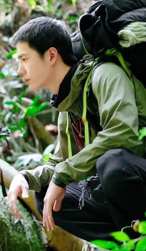 在《探索新境2》中，王一博以“突破舒适圈”的姿态，为观众带来了一场震撼的成长蜕变