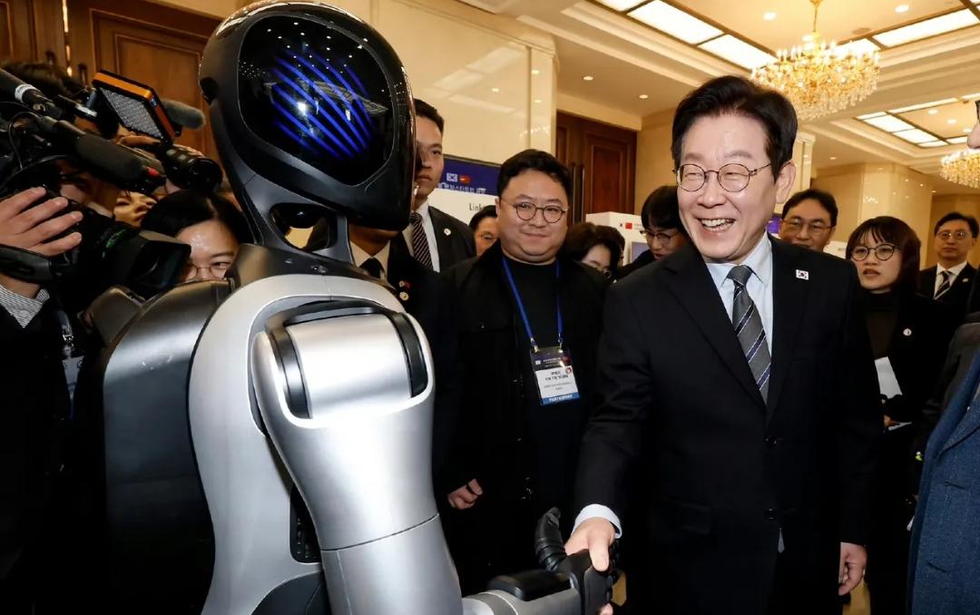 太解气了！三星李在镕为啥不敢跟着李在明来上海？答案让人拍手叫好！
 
不是他忙得