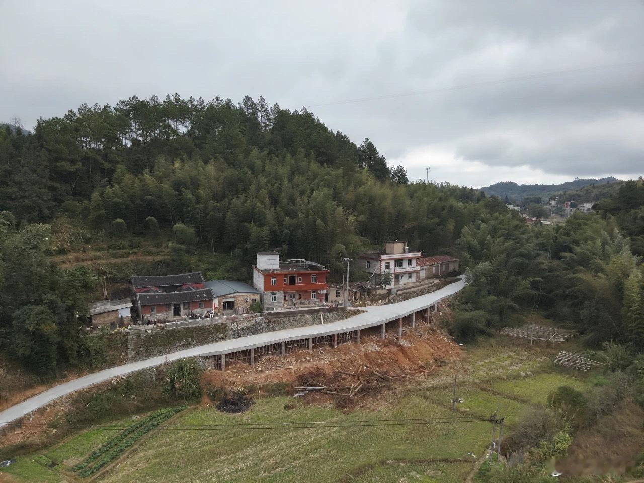 福建这个村8人上清华北大走出22名博士 这是我第一次走进蓬华镇蓬岛村。冬日的暖阳