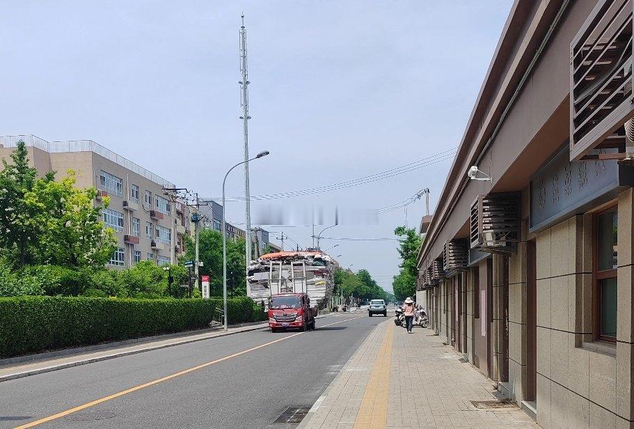 网友反映:2026年5月19日12:26，海淀区宝盛东路北向南，京HHY879超