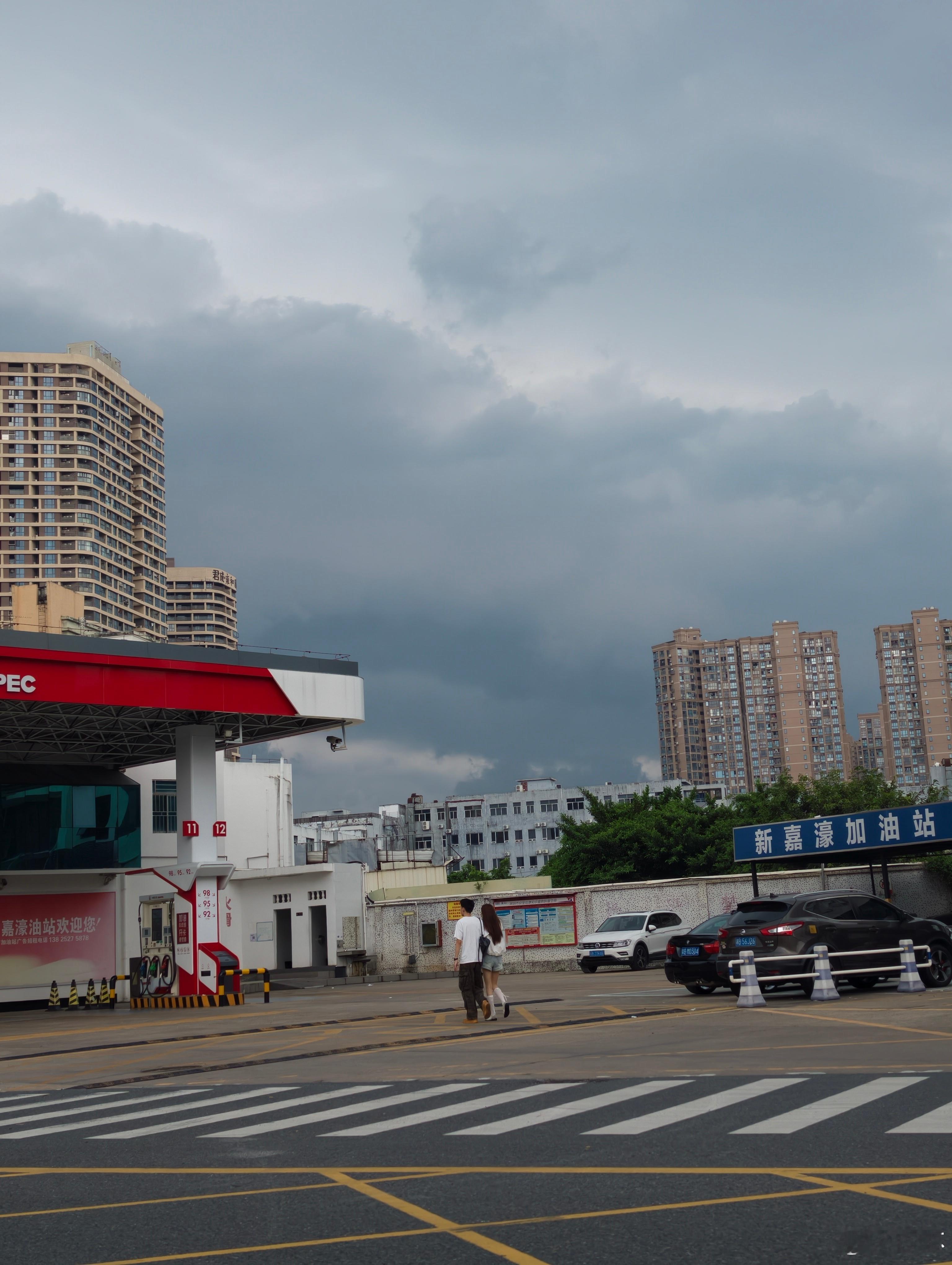 台风红霞要来喽，本来想着回深圳骑骑自行车，看来又要泡汤了