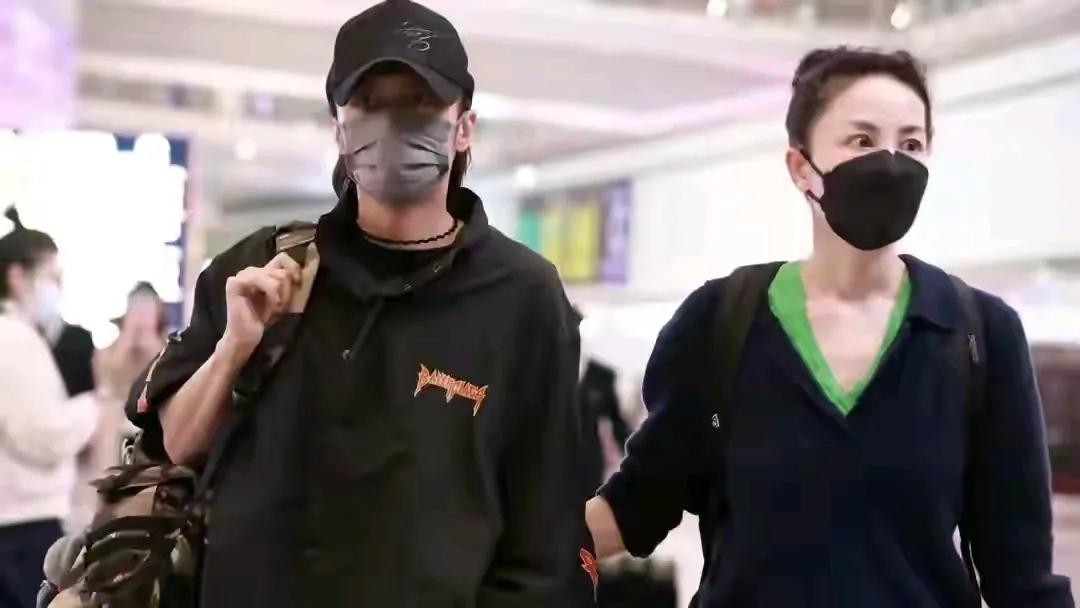 遗嘱摊开了，王菲架火上了。

谢贤遗嘱写得明白：财产百分之九十留给两个孙子，也就