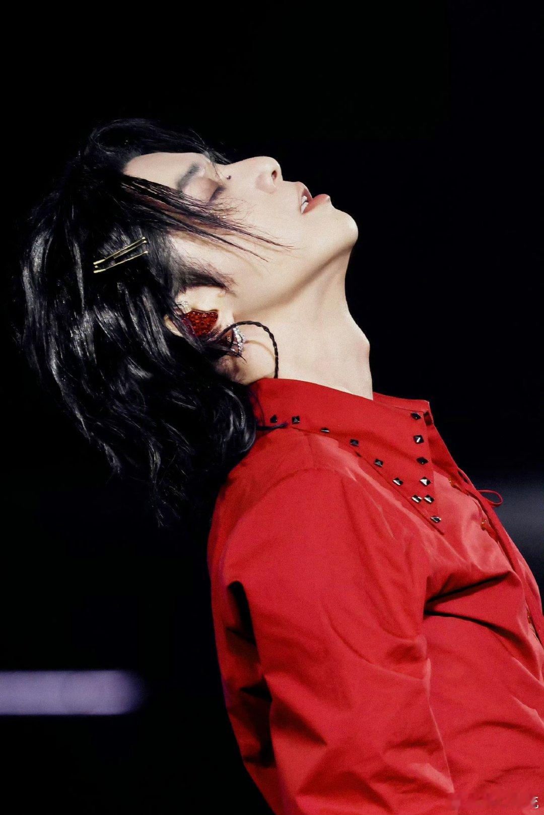 华晨宇2天带动南京汤山21.3万游客量在旅游基础设施建设方面，为了应对如此庞大的