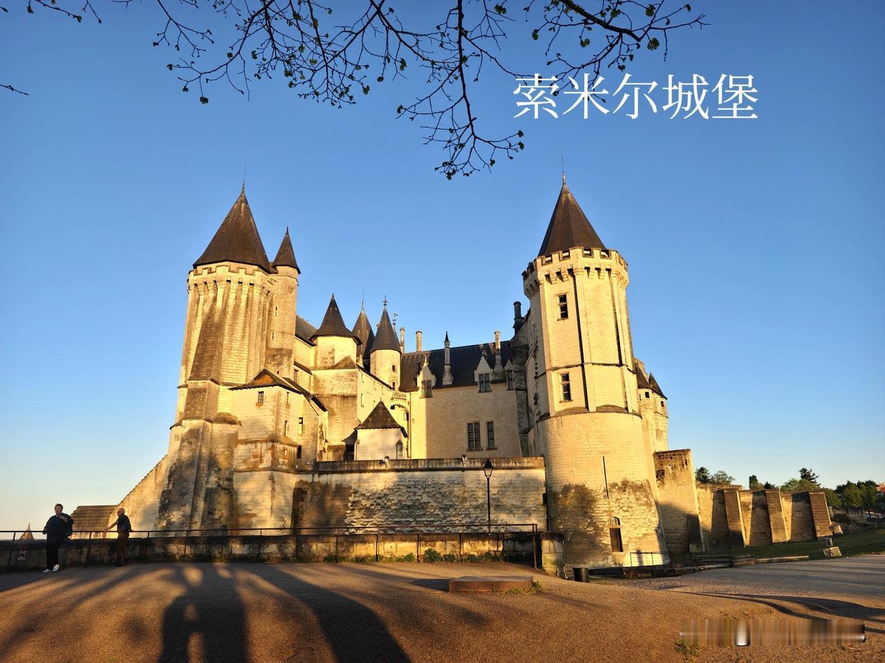 我们的春天，漫游在法国卢瓦尔河谷，沿河美丽小镇一个接一个，有300多座大大小小的