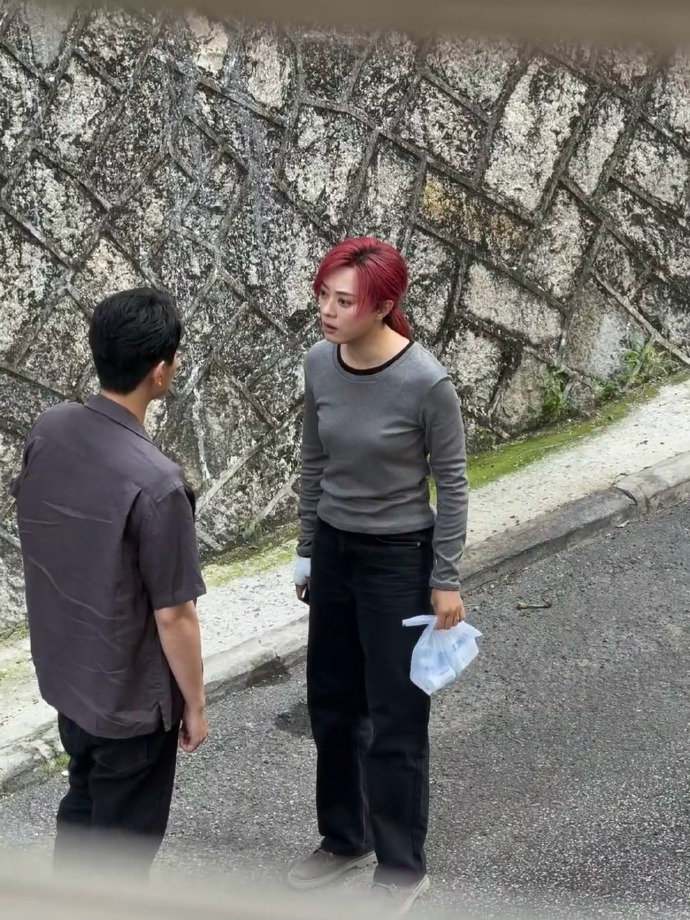 来看娱乐孙俪演戏把血管气爆了 前一晚投入演绎激动的戏份后，孙俪眼部出现了小状况，