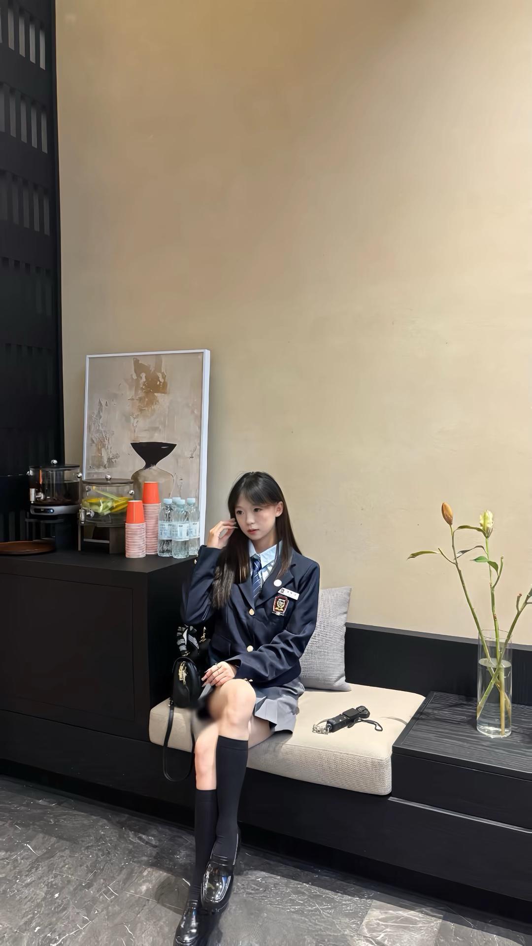 今日分享怎么穿搭会让人比较显温柔 御姐黑色丝袜分享 御姐黑色丝袜分享