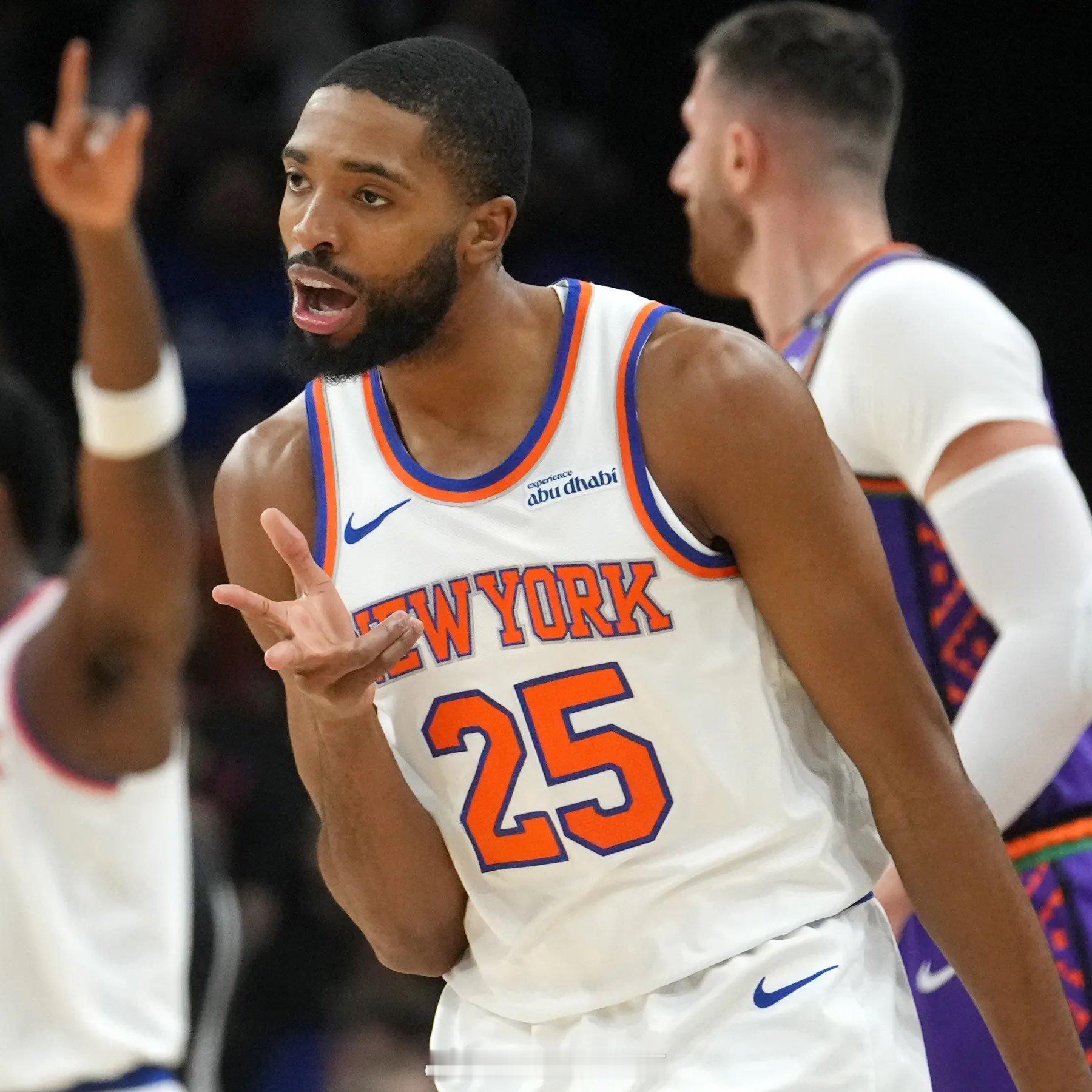 NBA记者Frank Isola及多名联盟高层透露，纽约尼克斯正就布里奇斯和米切