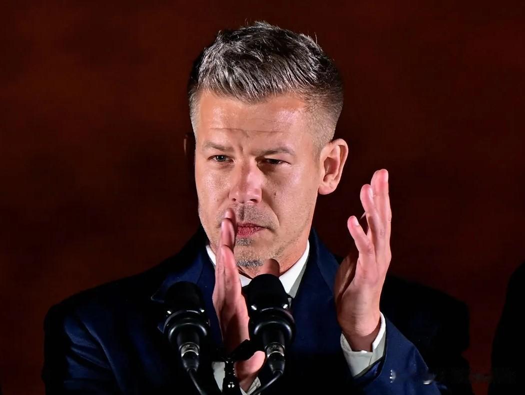 匈牙利大选尘埃落定，胜选方第一时间就向中俄传递了清晰信号。

4月13日，匈牙利