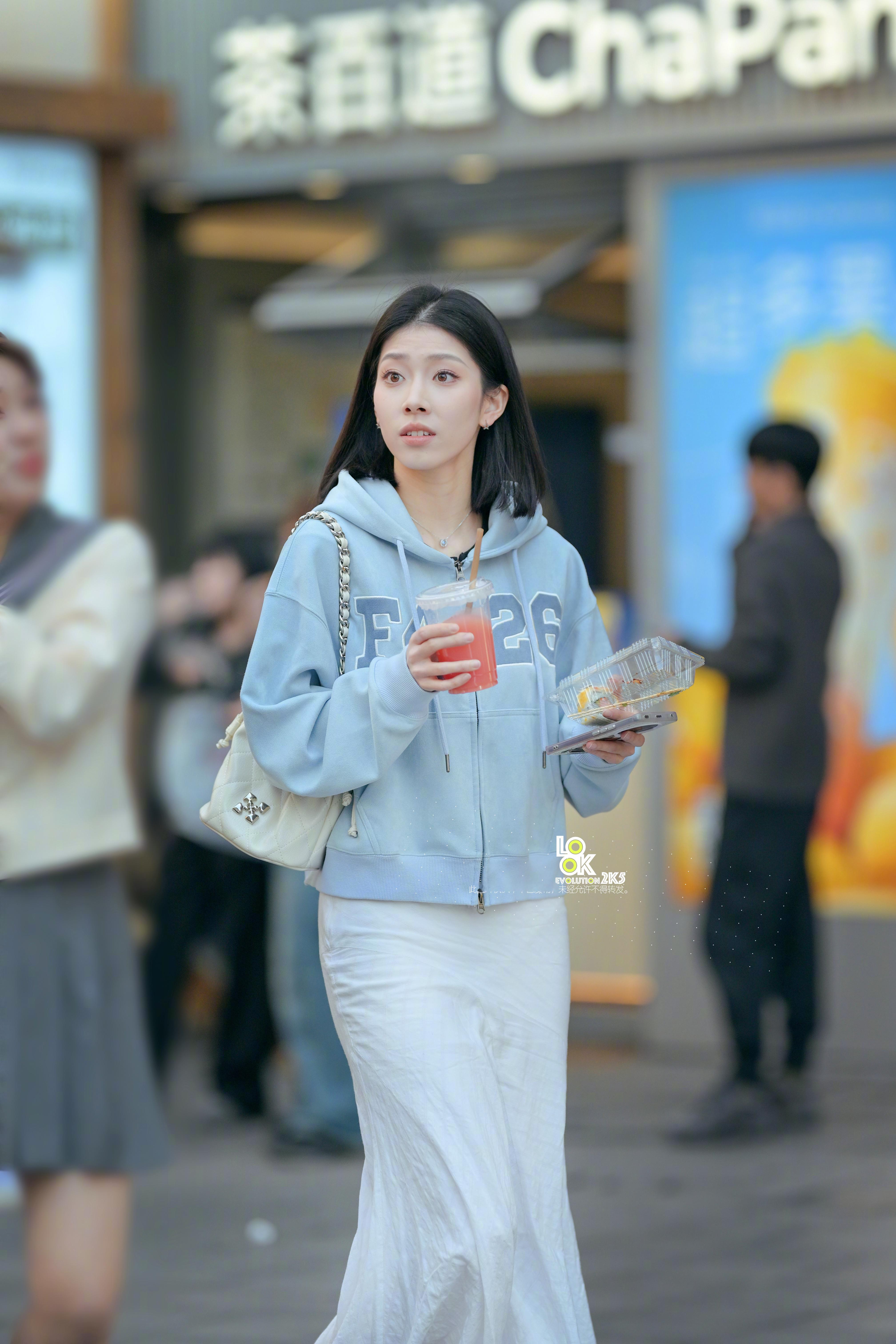 小姐姐穿搭 色系 整个人看着就舒服 