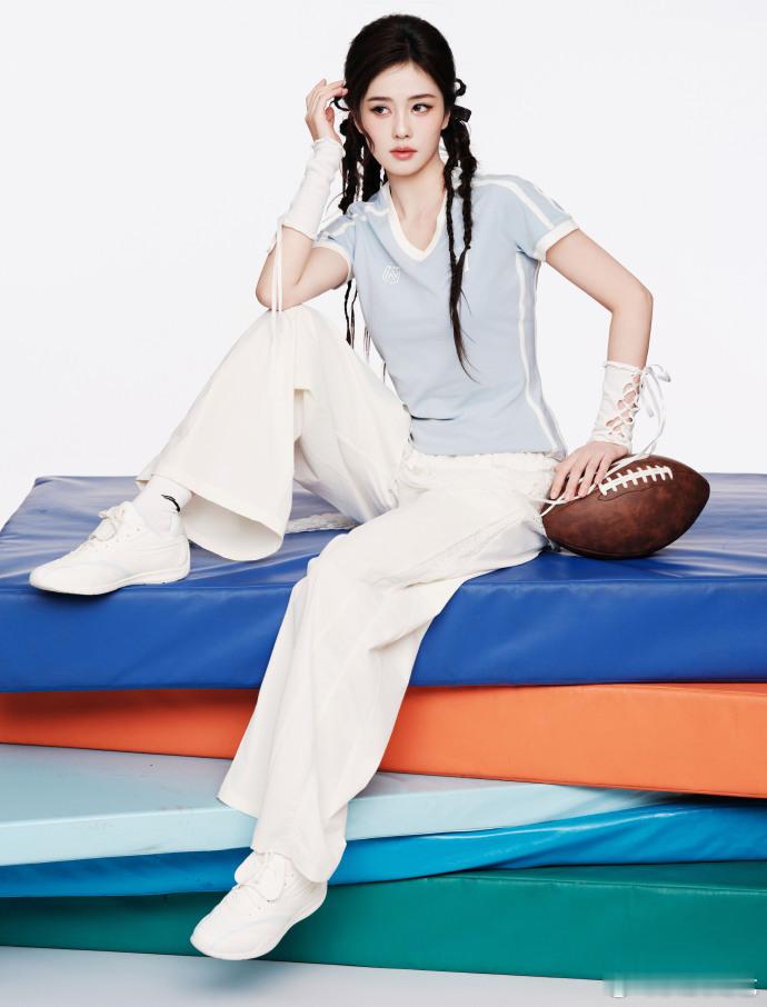 白鹿运动装力量感 白鹿运动装力量感简直就是好友适配度，太喜欢白鹿的运动装了呀，这