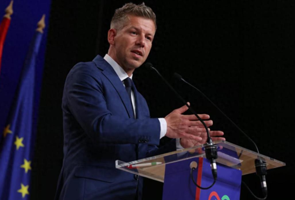 整个欧洲政坛几乎都被惊到了，匈牙利新当选总理毛焦尔·彼得，刚坐稳总理位置，就立马