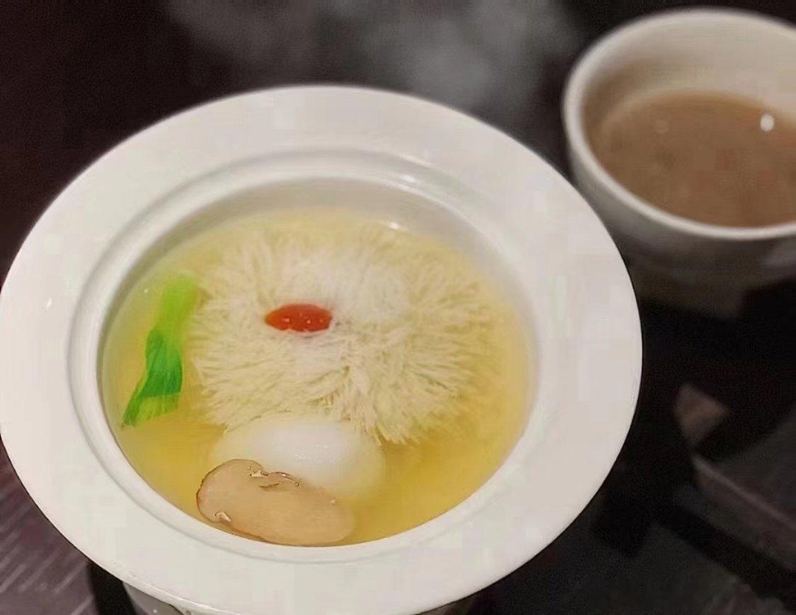 豆腐做成了我吃不起的样子豆腐做成了我吃不起的样子 谁能想到，平平无奇、几块钱一块