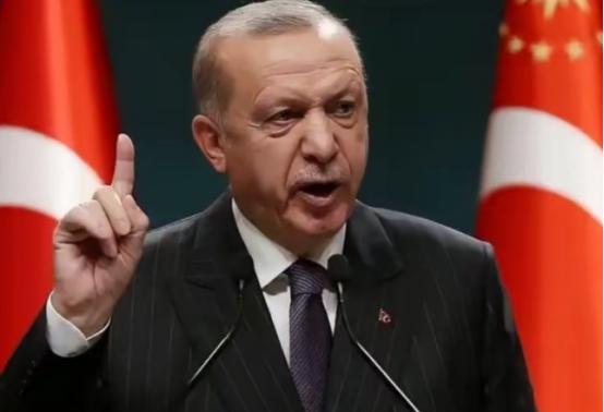 真的越看越心寒！
 
在联合国大会台上，土耳其总统埃尔多安直接放了大招：“内塔尼