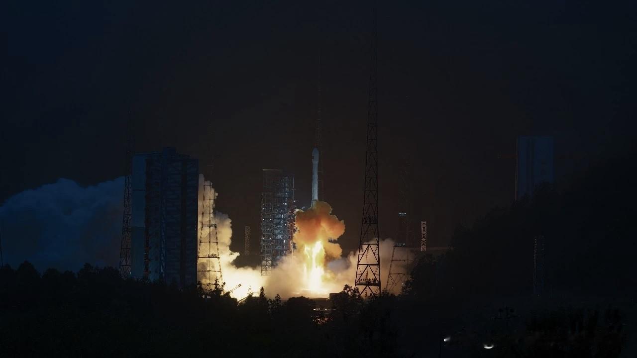 【长三乙火箭成功发射天链二号06星】7月23日20时00分，长征三号乙运载火箭在