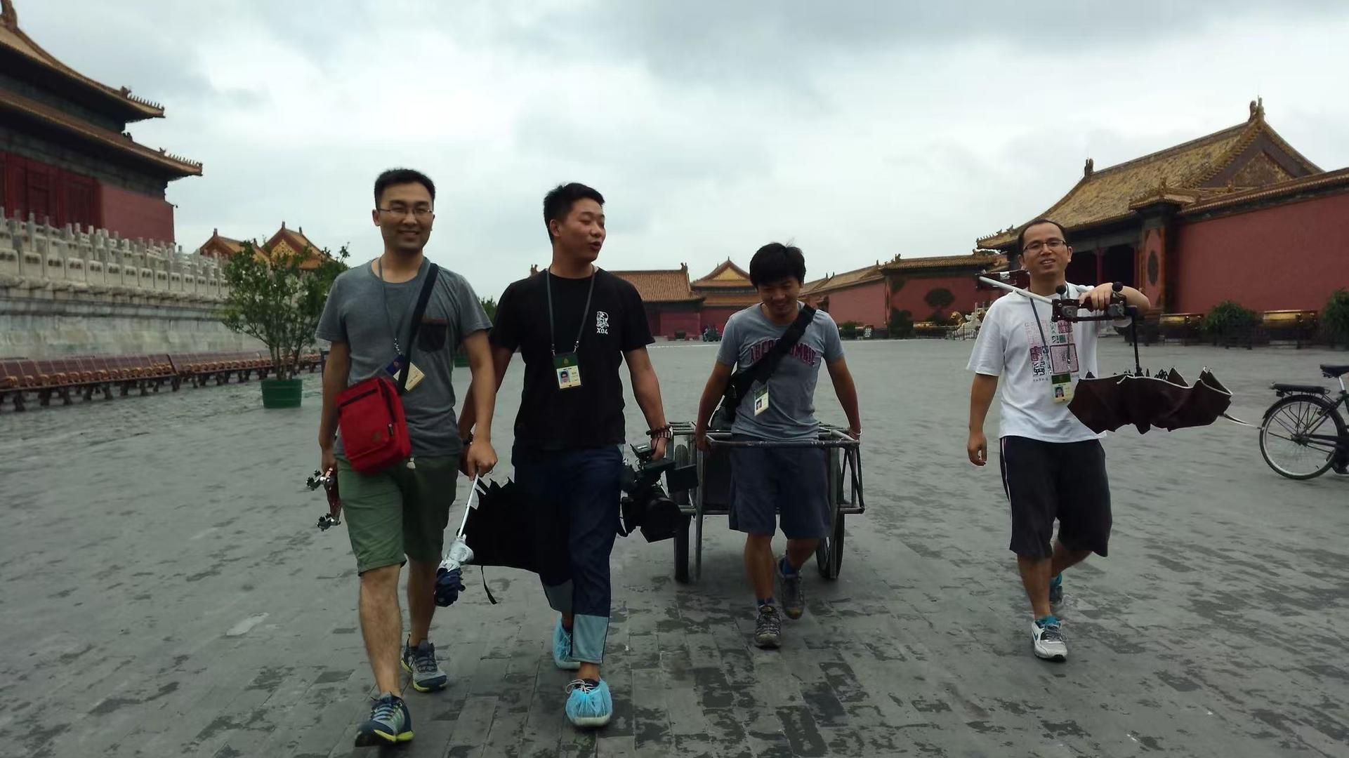 故宫钟表修复师缅怀去世导演叶君：如今故宫钟表修复新人几乎都受这部作品影响