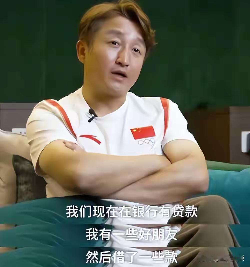 曾经的奥运冠军、世界拳王邹市明，如今体面全无。他自爆破产，赔光2亿不止，房子卖了