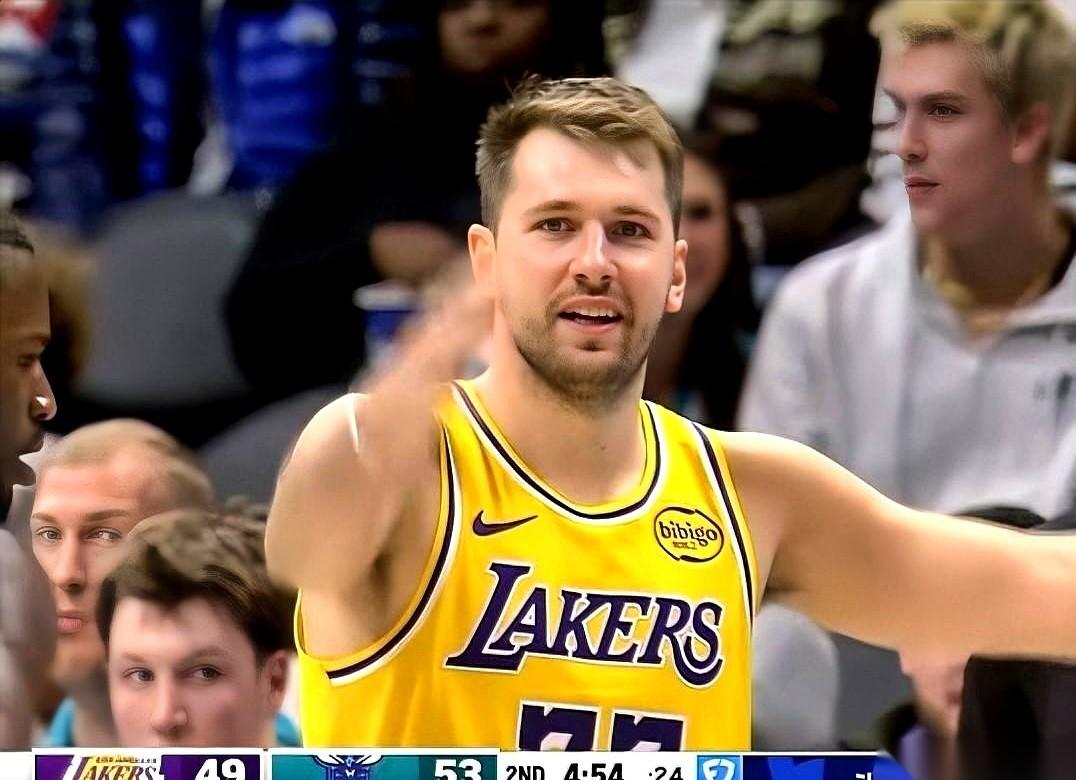 别看比分，真的，今天赢了黄蜂这事儿，最吓人的根本不是数据。
是那种感觉。
上半场