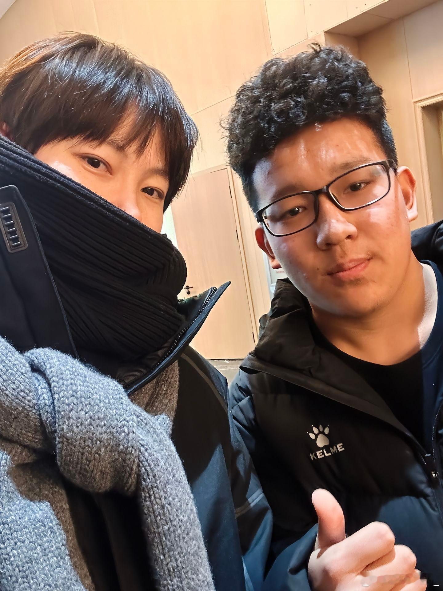 杨力维杨力维 20260207哈尔滨的姐姐，眼神太迷人啦  专栏 · 2025－