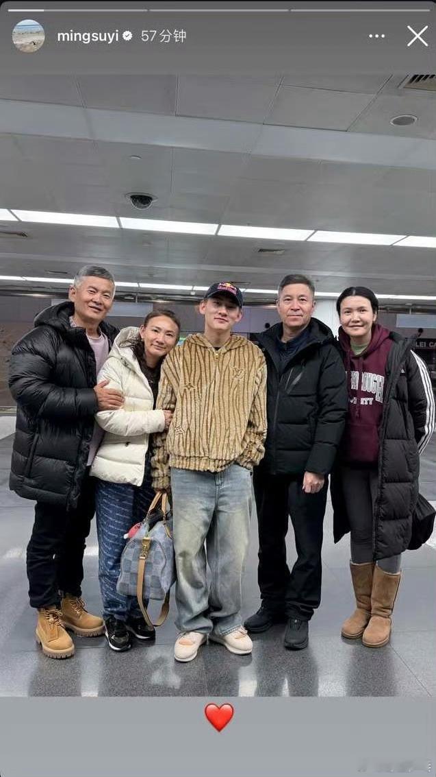 苏翊鸣出发米兰冬奥会苏翊鸣更新社媒，结束云顶训练正式出发米兰冬奥。2月5日-23