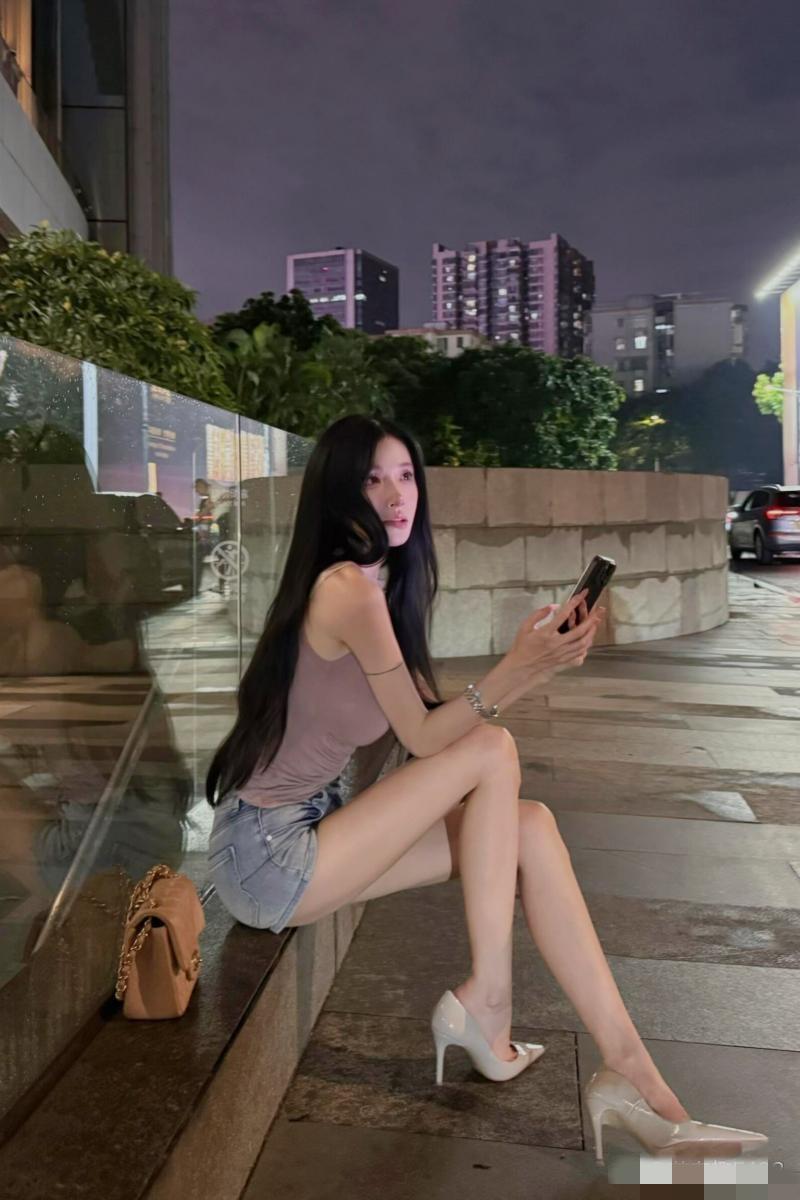 城市夜景，学这几个姿势，上镜精致显身材，好出片，很有都市氛围感