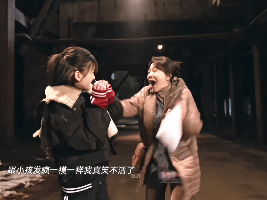 闫妮一言不合就跳舞救命！任美艳为了赶围观邻居直接跳探戈，手脚翻飞的样子像极了赶八