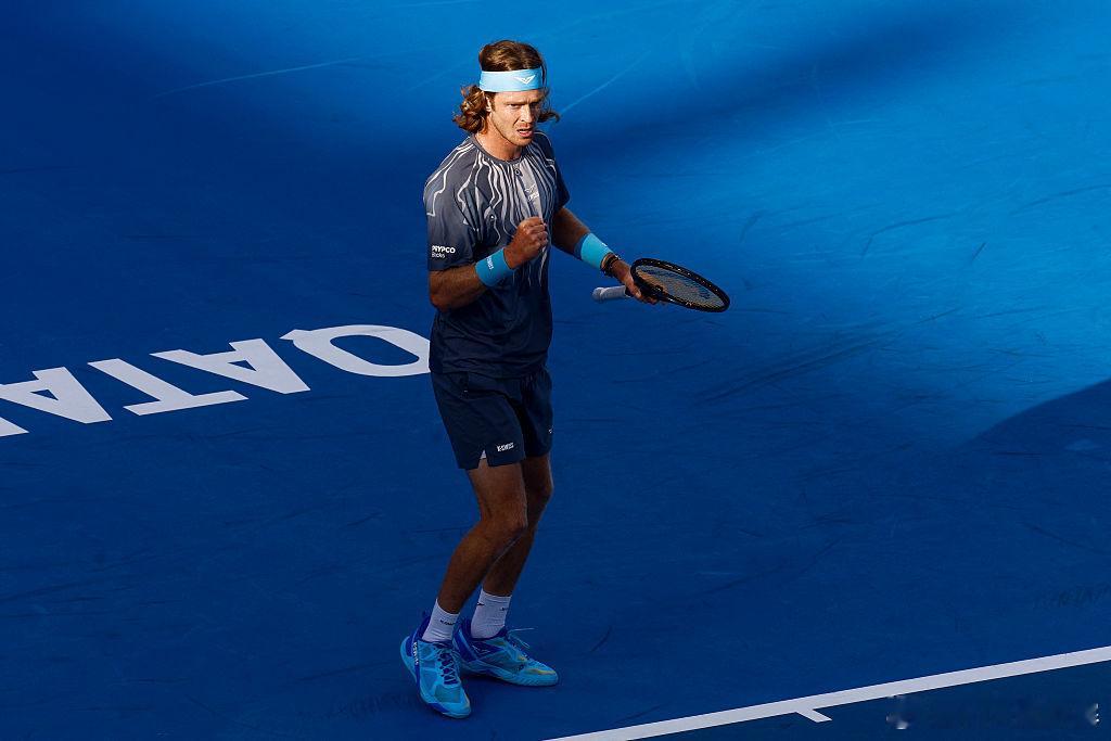 ATP500卡塔尔埃克森美孚公开赛1/4决赛，卢布列夫以6-3赢下首盘，大比分1