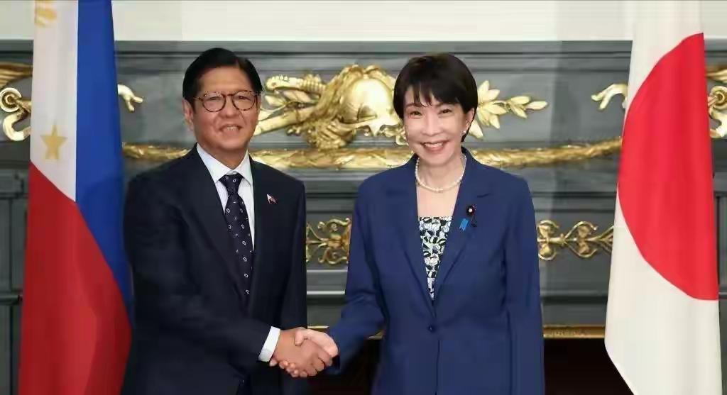 被2300万人炮轰一天！民进党改口了，郭正亮：大陆白捡一天赐良机。
 
什么叫做