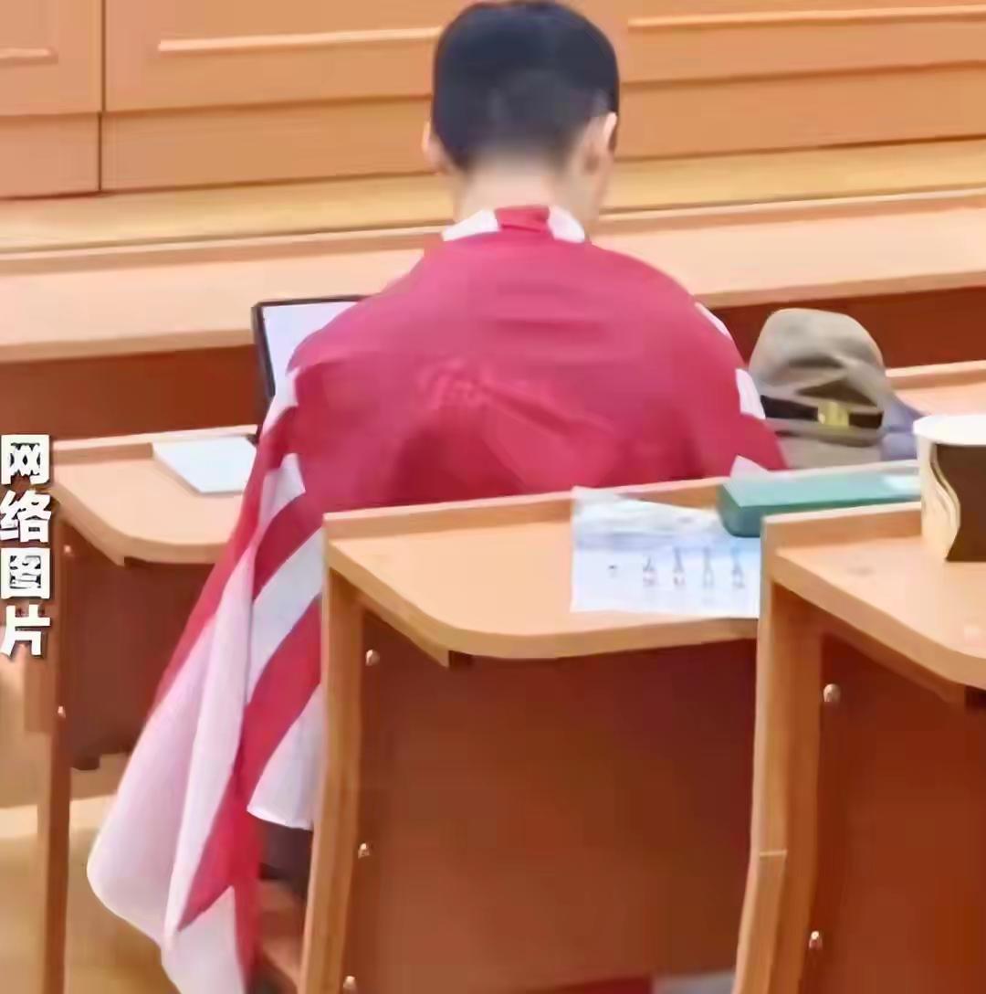 这个民族败类被遣返开除，大快人心，民族大义不容一点模糊徘徊！为莫斯科大学和正义正