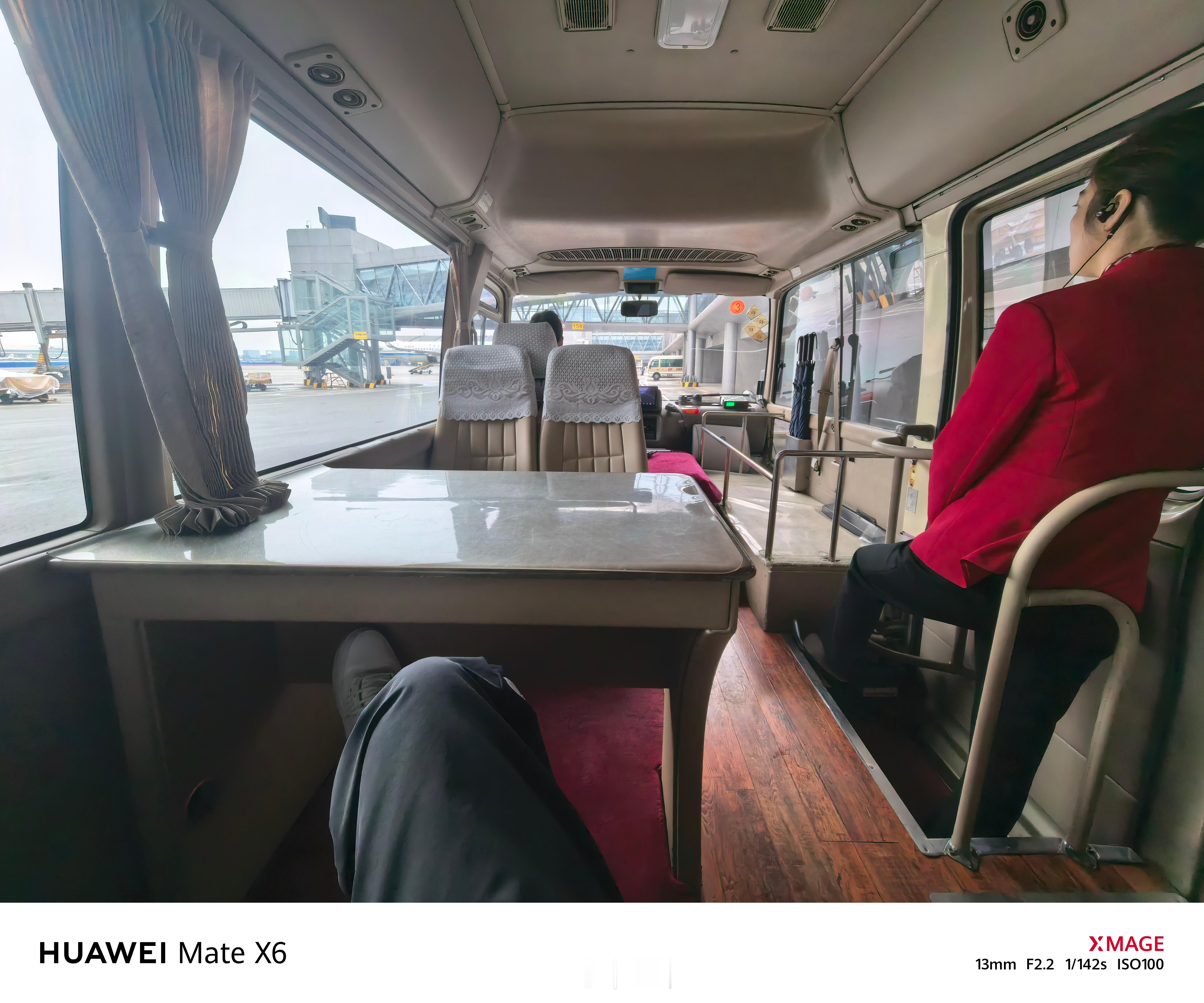 非常推荐大家办一张白金以上信用卡，国内的深圳、杭州、成都、重庆等机场都有单独的贵