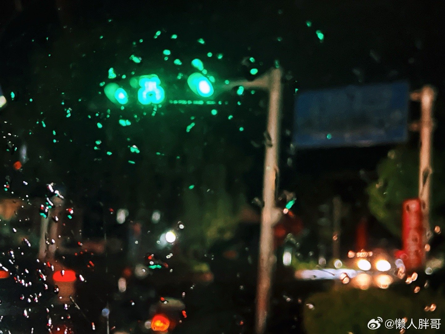 此时此刻 20260702。周四。五月十八。雨弃驴搭车返世界光怪陆离冷眼看世界有
