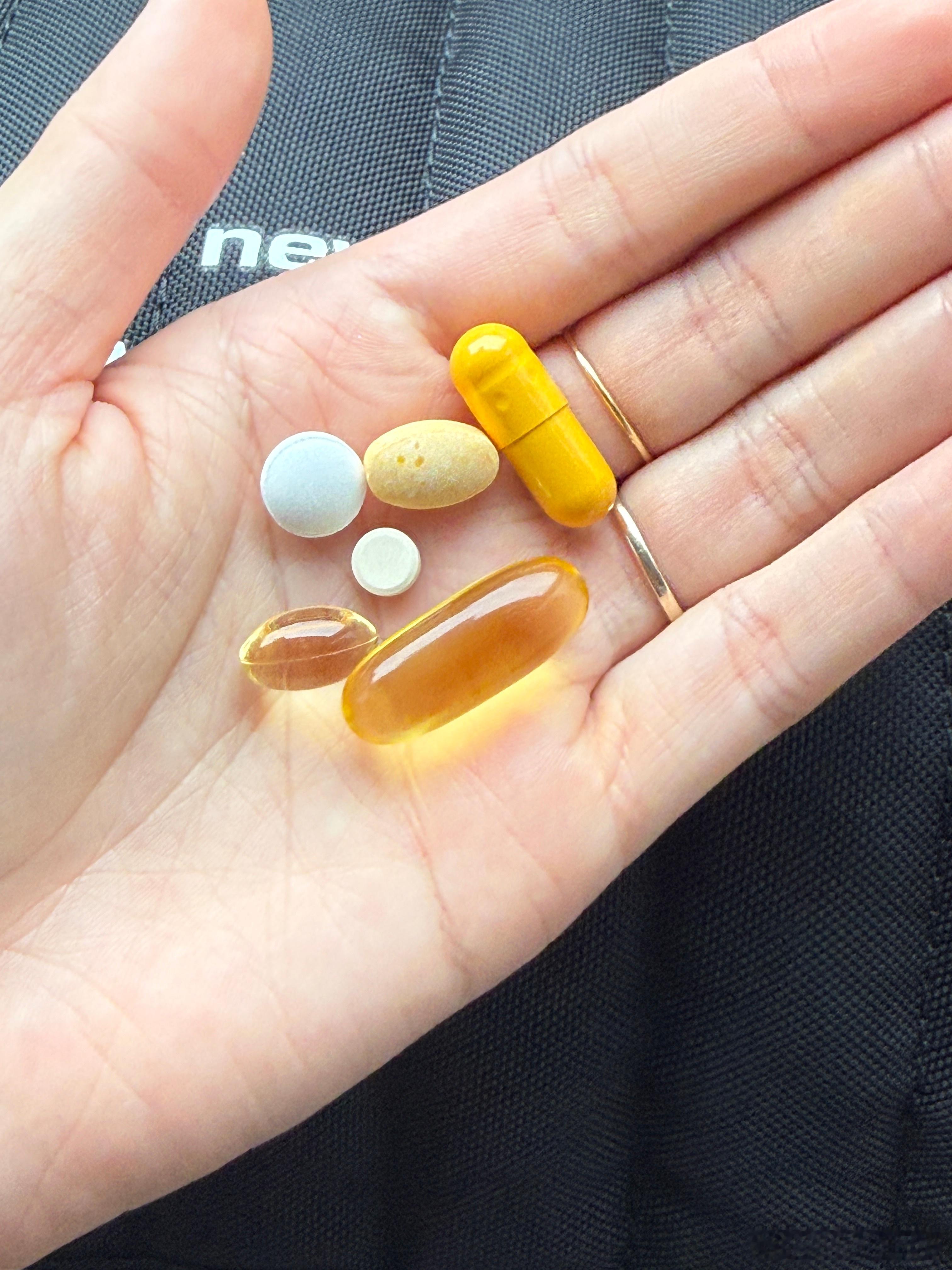 希望你永远都不知道这是什么因为我也不知道这是什么每天homie都要抓一把补剂让我