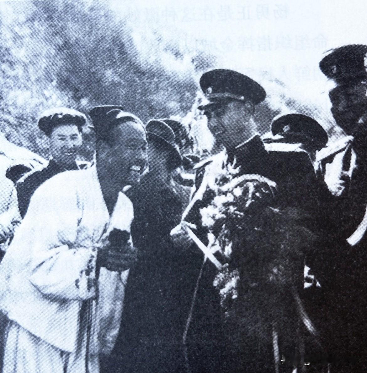 1958年2月，中朝两国政府发表联合声明，决定中国人民志愿军于当年年底前分三批全