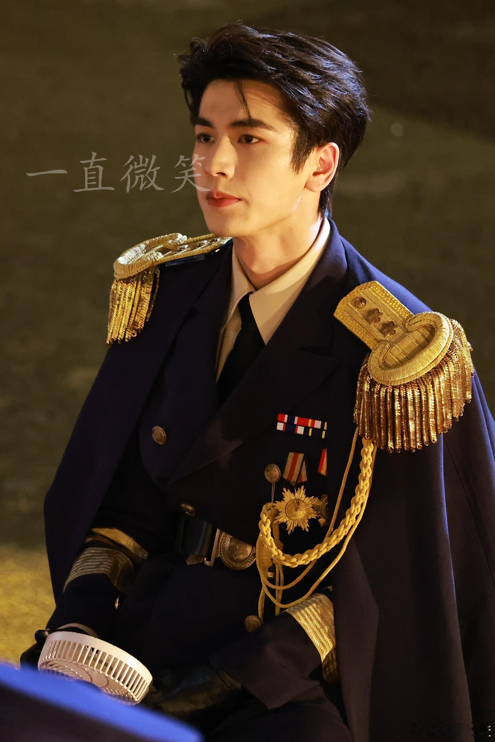 张凌赫[超话]  张凌赫今日张凌赫将军服高清图图图张凌赫｜ ​​​