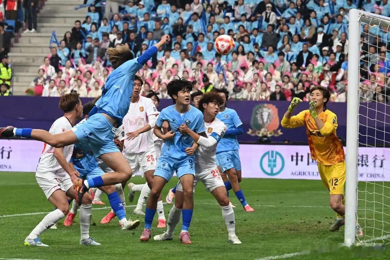 63259人！东北超决赛创中国业余比赛纪录 长春1-0大连夺冠10月5日晚，首届