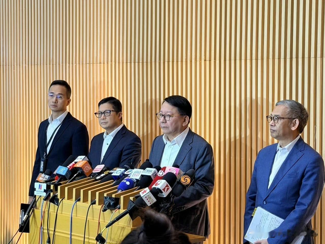 可悲痛之际，竟有别有用心者编造谣言、煽动对立，借灾乱港￼￼￼。香港不是法外之地，