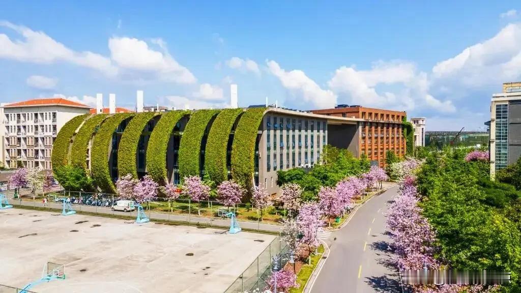 桂林医科大学这波操作太猛了！更名不到一年，一下子新增7所附属医院。要知道，附属医