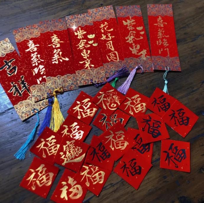 过年要准备多少钱才够花？
小时候总听妈妈抱怨：过年要花好多钱，当时自己还小，也不