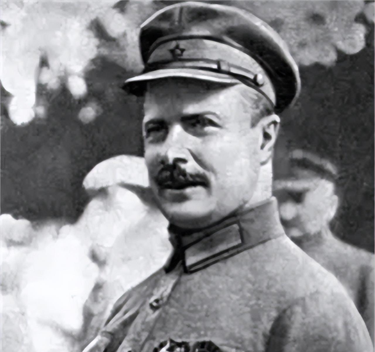 1925年10月31日，苏联名将伏龙芝蹊跷地死在了手术台上，死时年仅40岁，他的