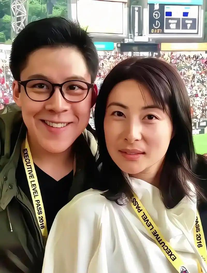 一段很现实的话：向上择偶别问爱，能给钱就行；向下择偶图不到钱，图爱已是幸运
这段