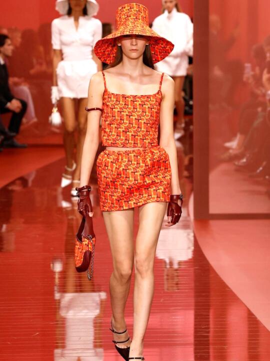 陈嫣冉: 为人偶雕塑穿上GUCCI 25年春夏系列