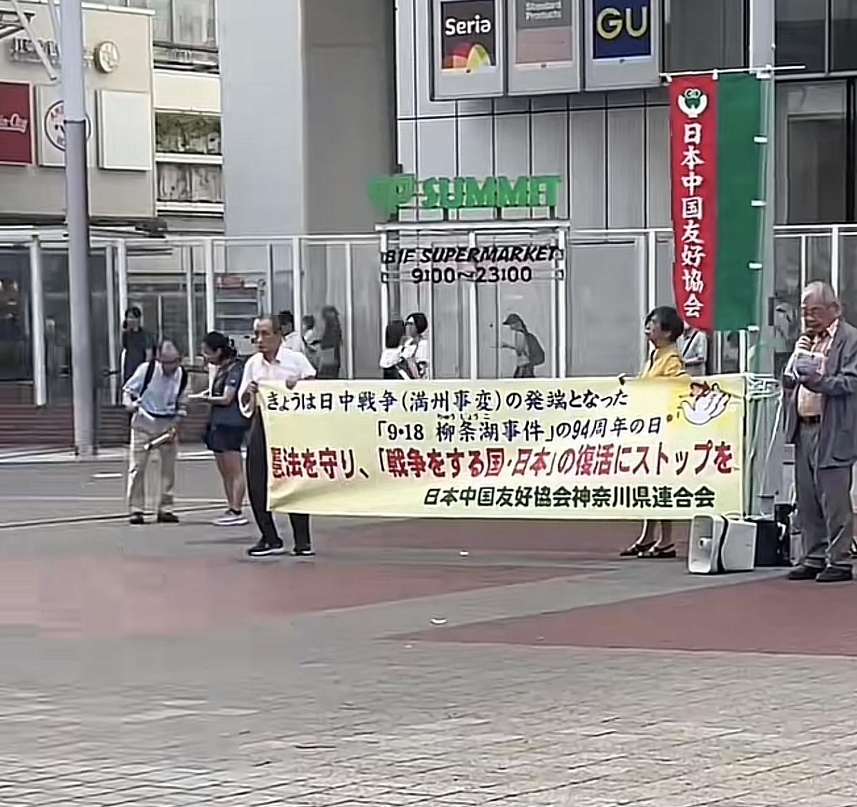 看看日本街头呼吁勿忘历史的日本老人，孤零零站在那没人搭理没人在乎，再看看国内润出