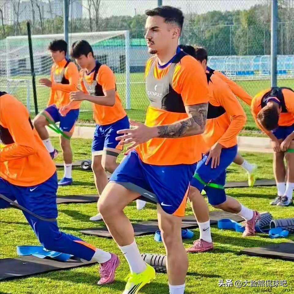 实话实说，尽管本赛季泰山提出了保三争一的口号，但并不看好泰山夺冠！
从引援就能看