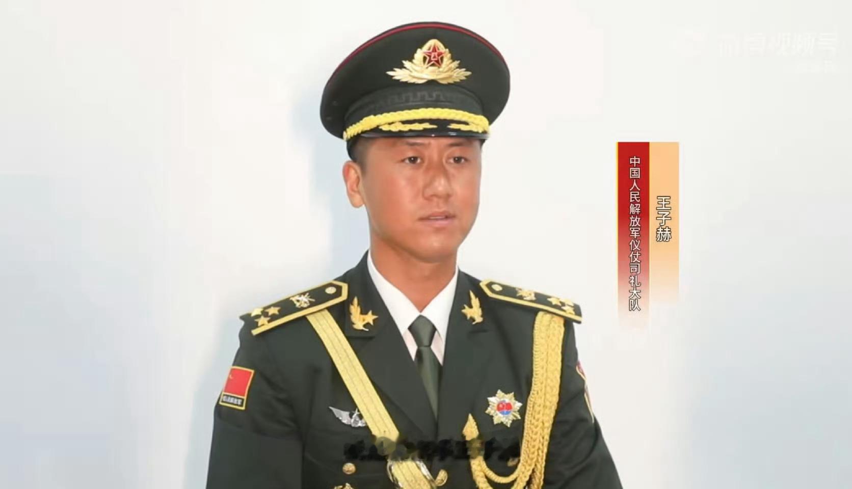阅兵活动3名旗手哇，平均身高189。别说是阅兵国旗手了我小时候短暂当过小学升国旗