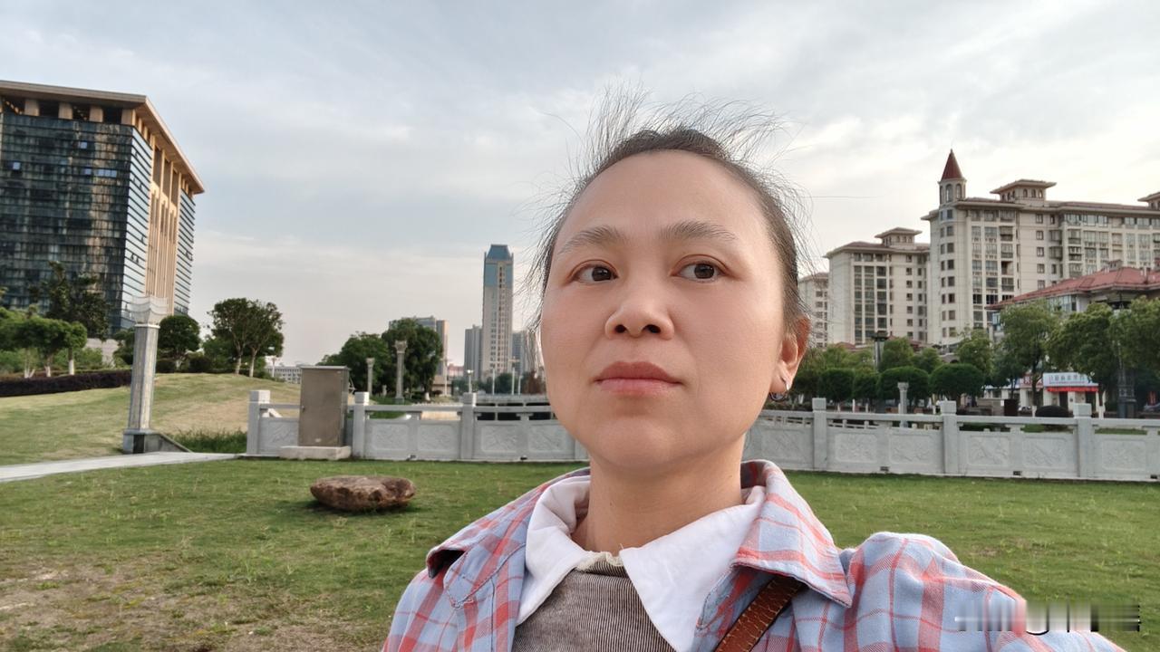 每天拼死拼活像牛一样在平台创造，一天写好几篇微头条，家人再也看不下去了，叫我以后