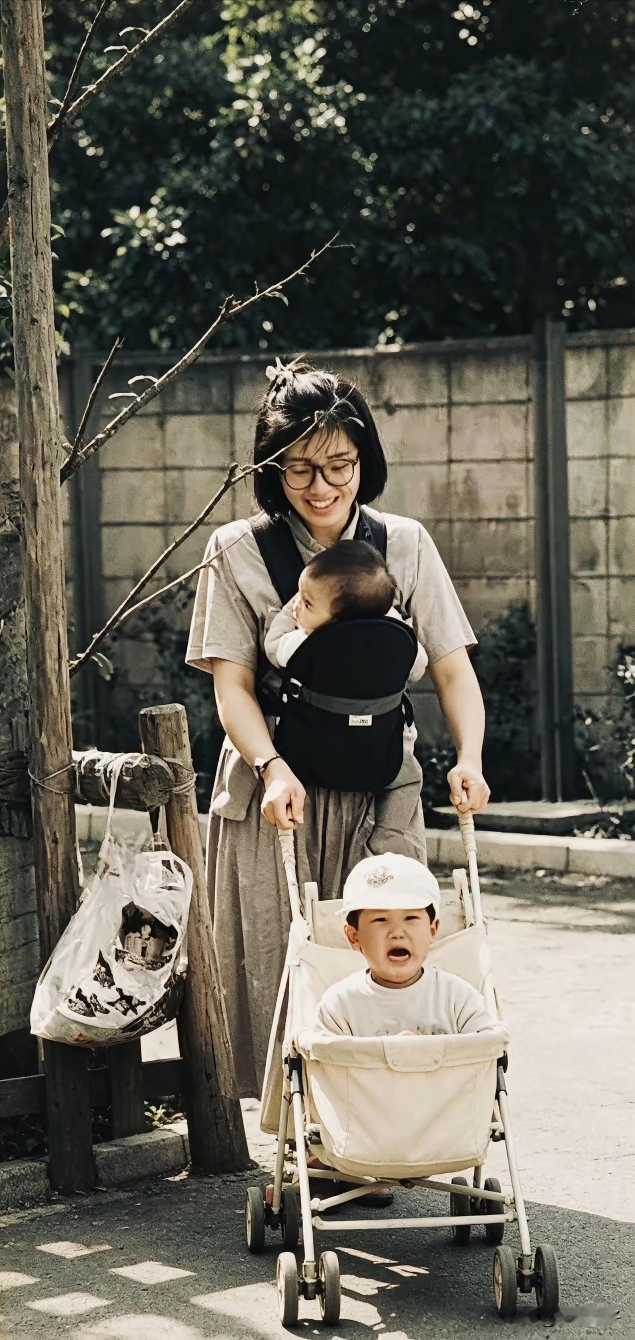 山口百惠确实相貌变化太大了，其实山口百惠的变化是一个女人的各个年龄段的正常情况。