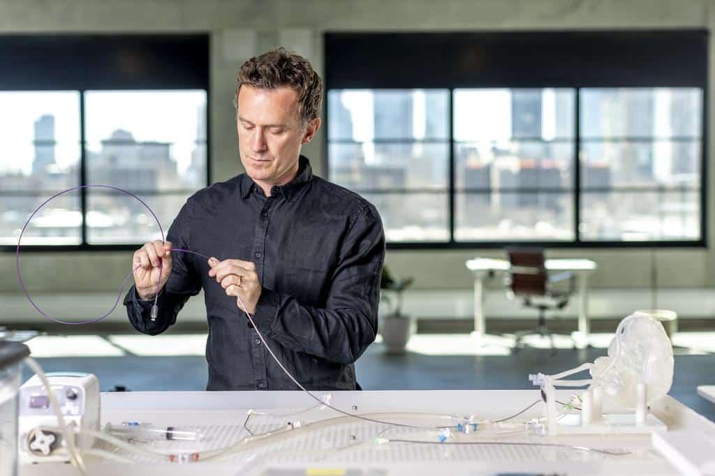 蘋果「腦控」iPad 首次公開演示：四肢癱瘓的他，用一個念頭重新擁抱世界