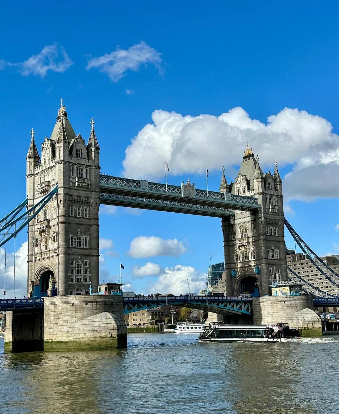 【英国高端化学工业迅速衰退】
 8月5日，英国《金融时报》援引伦敦帝国理工学院的