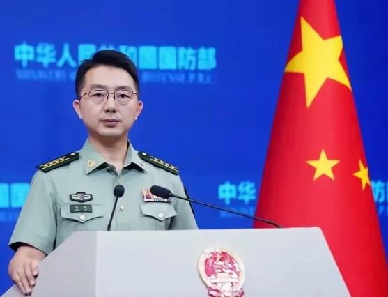 当着台海巡船的面，大陆海警拿起高频话筒，说出了两句台方从未公开听到过的话。
6月