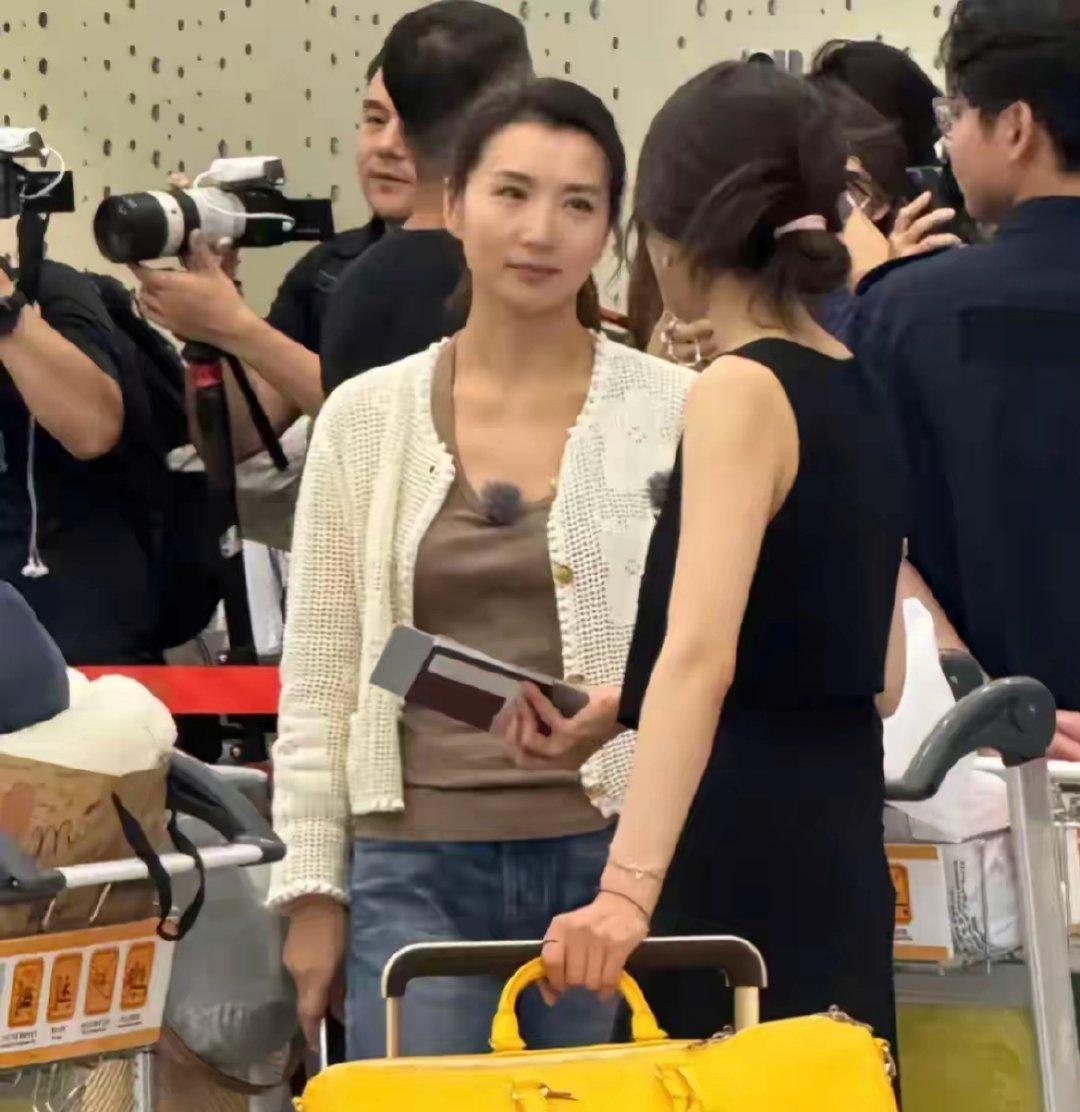 陈好万人迷阿，电视剧里演的角色叫“万人迷”，小时候觉得超美的，现在轮不到她最漂亮