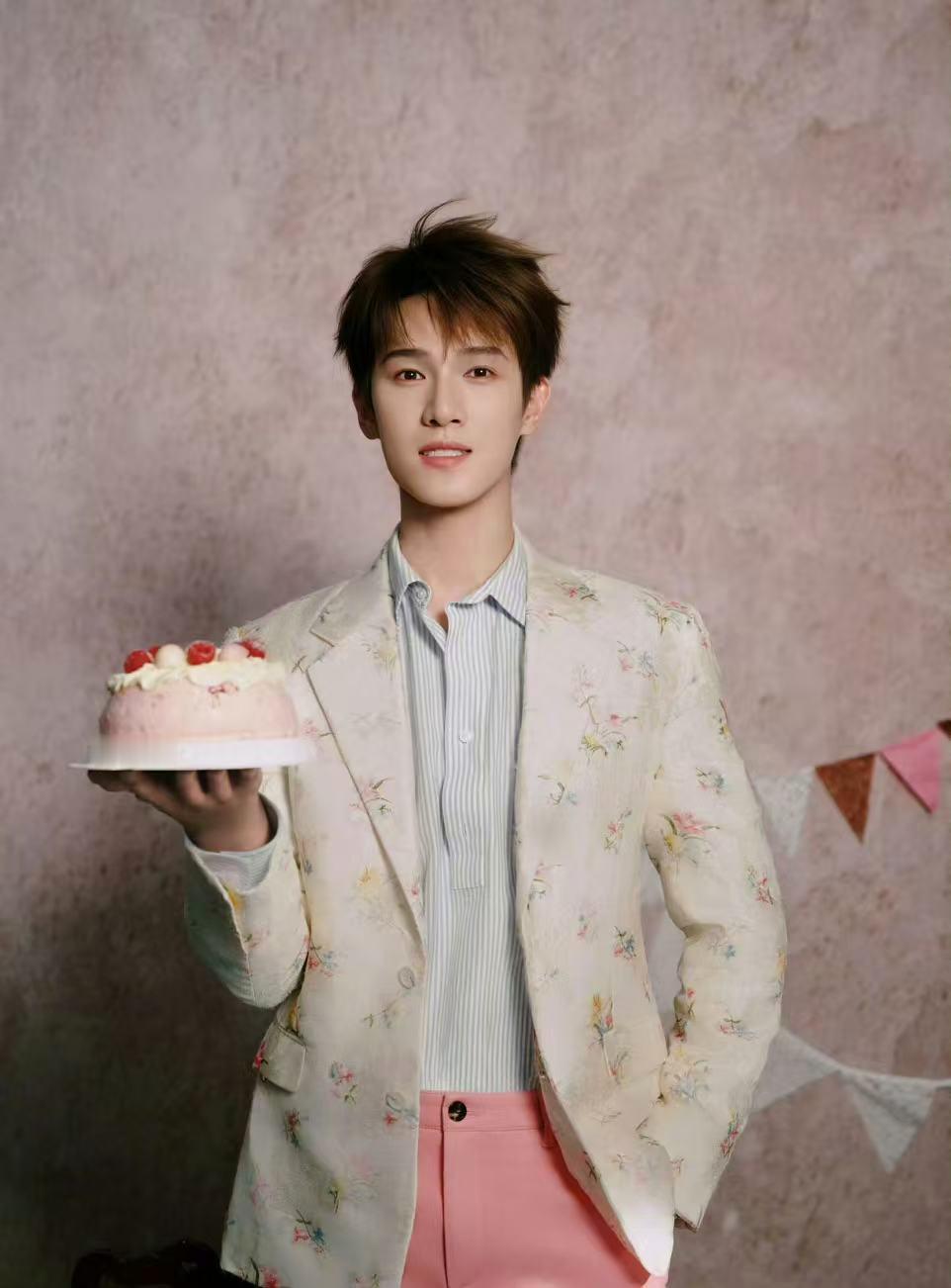 李昀锐30岁生日写真李昀锐生日写真plog 小林生日快乐~李昀锐lin